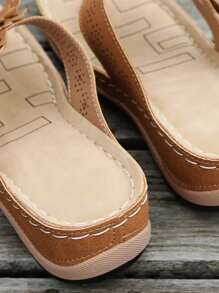 女士花卉缝线尖头坡跟厚底人字拖