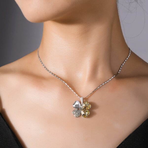 

Zircon Clover Pendant Necklace, Silver