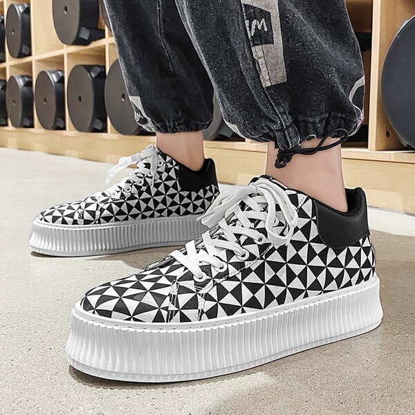 

Men Geometric Graphic Lace-up Front Skate Shoes, Black and white