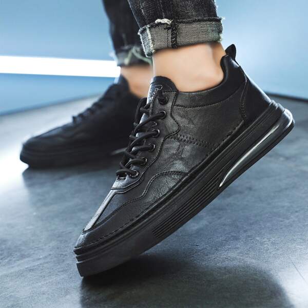 

Men Minimalist Lace-up Front Skate Shoes, Black