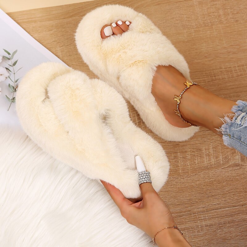 

Minimalist Fluffy Slippers, Beige