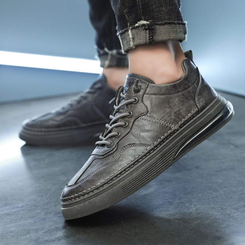 

Guys Minimalist Lace-up Front Skate Shoes, Grey