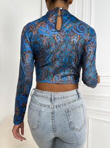 Camiseta corta con estampado barroco de cuello alto - Multicolor - Ver 2