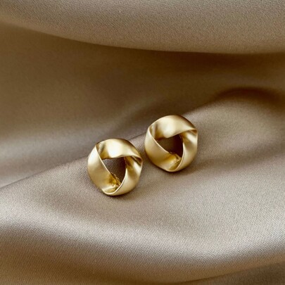 Twist Geo Stud Earr…