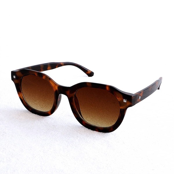 

Geometric Rivet Detail Sunglasses