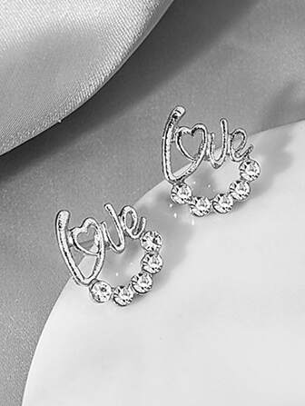 أقراط عبارة بتفاصيل حجر الراين