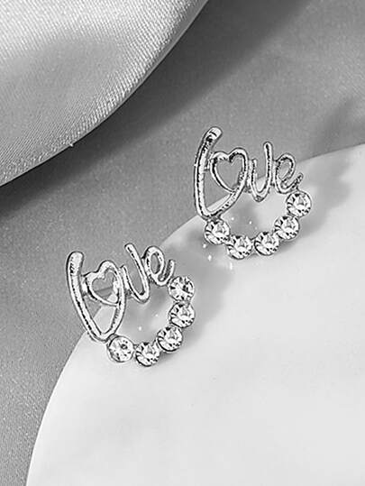 أقراط عبارة بتفاصيل حجر الراين