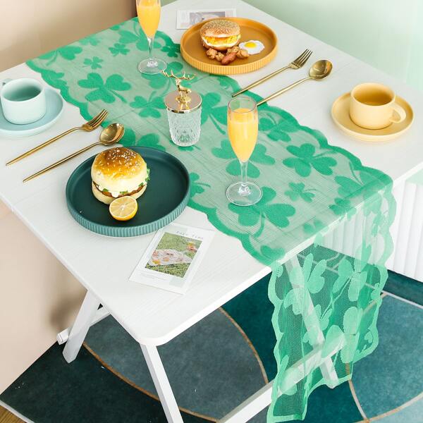 

Clover Pattern Table Runner, Green