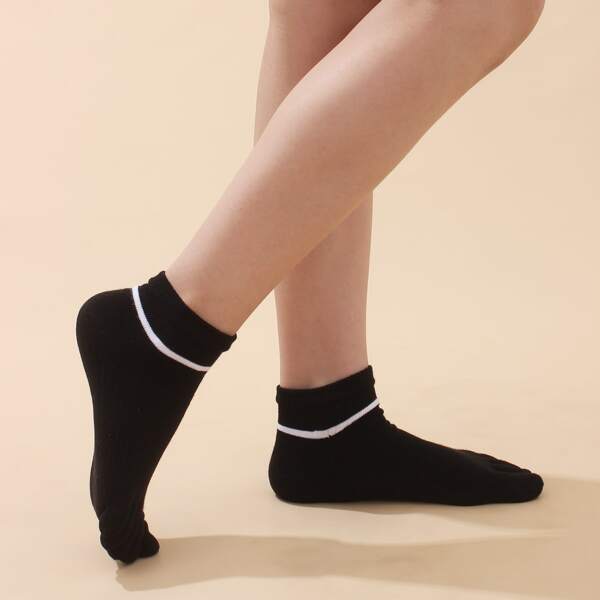 

Minimalist Toe Socks, Black and white