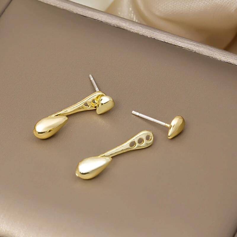

Water Drop Shaped Design Earrings, Gold