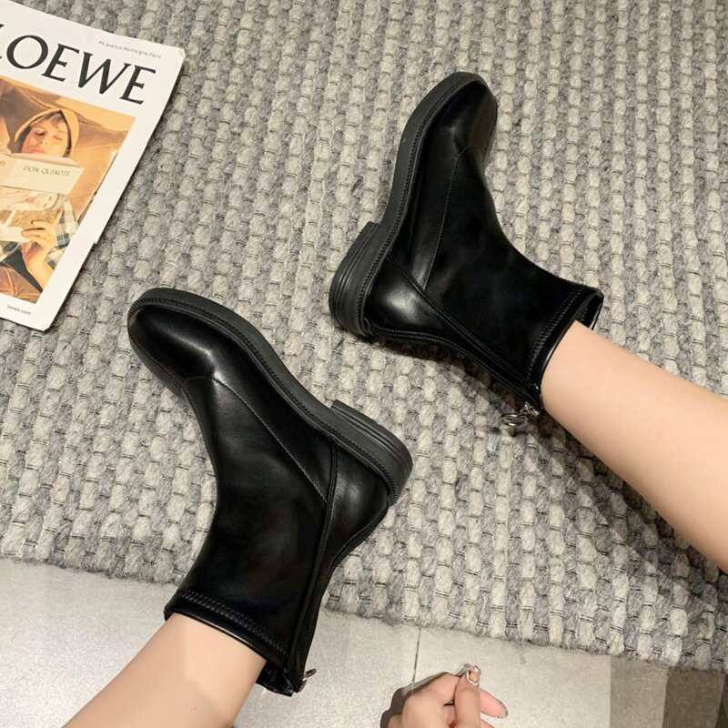 

Minimalist Classic Boots, Black