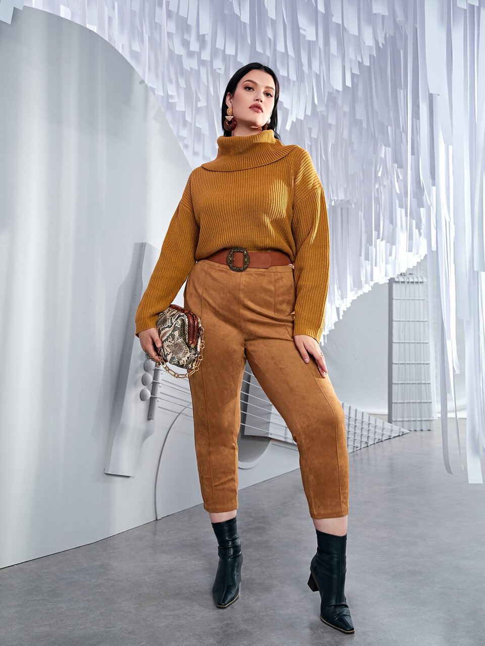 Plus Seam Front High Waist Suedette Pants Without Belt