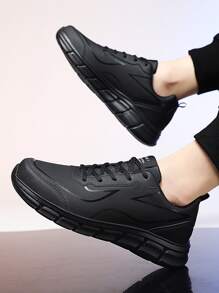 Men's Black Road Running Shoes With Letter Detailing And Lace-up