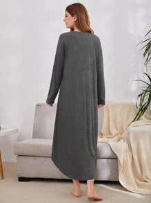 SHEIN Unity 字母刺绣落肩单排扣睡裙，宽松睡衣，秋冬款