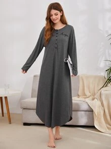 SHEIN Unity 字母刺绣落肩单排扣睡裙，宽松睡衣，秋冬款