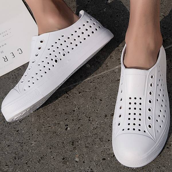 

Men Hollow Out Vented Clogs, White