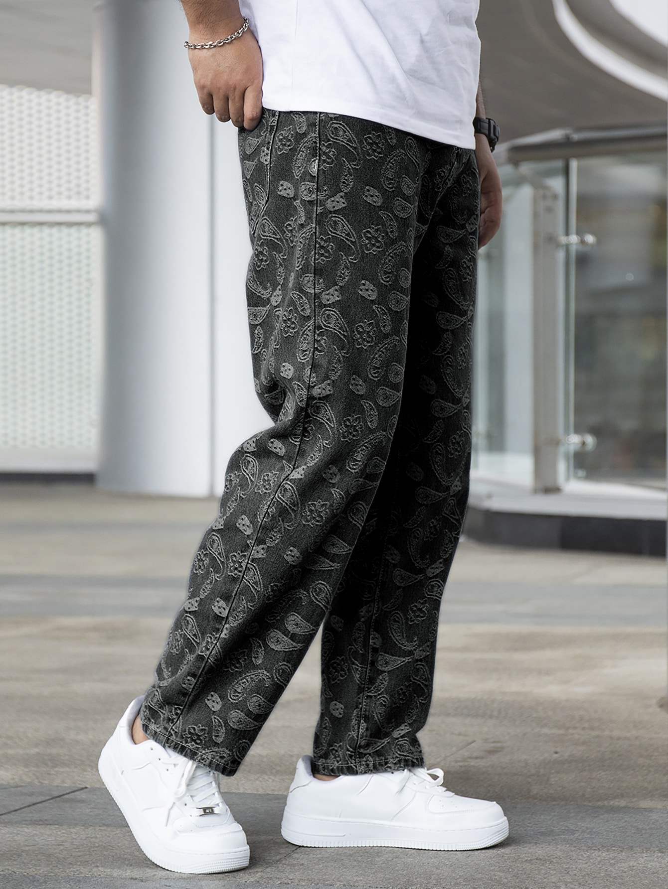 Men Paisley Print Loose Fit Jeans 