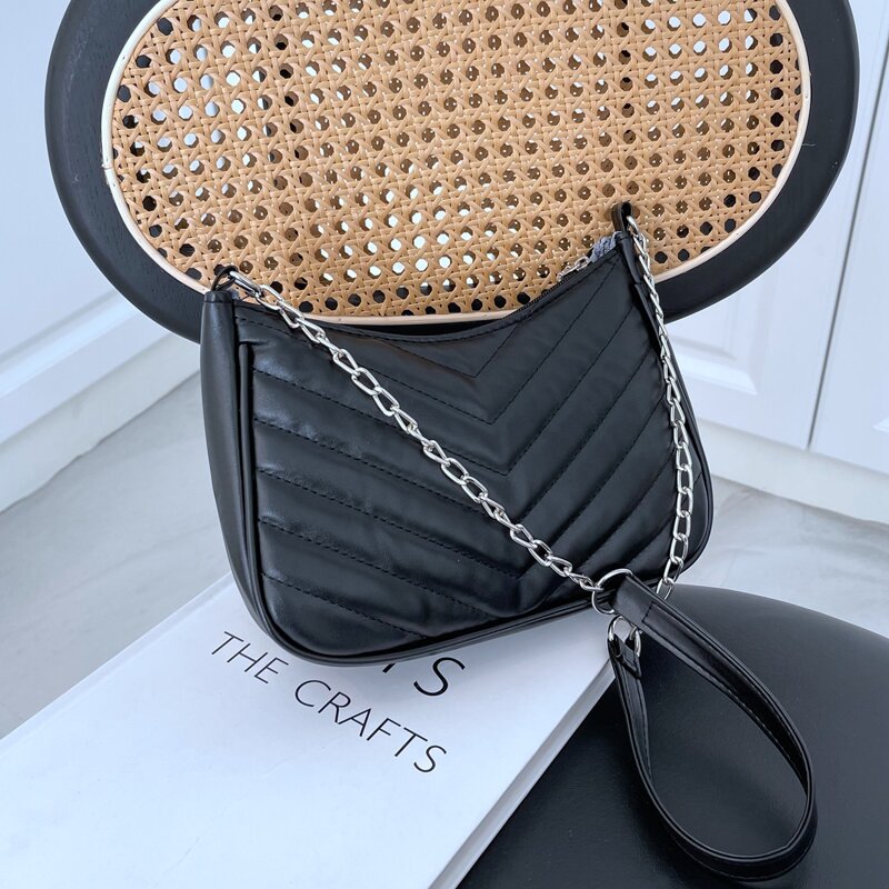 

Chevron Quilted Crossbody Bag, Black
