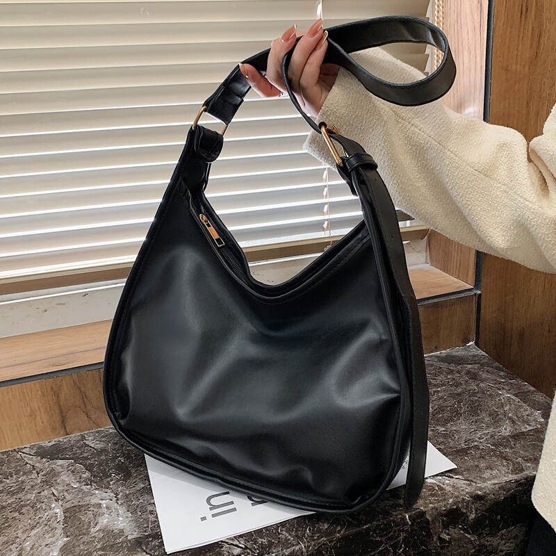 

Minimalist Shoulder Bag, Black