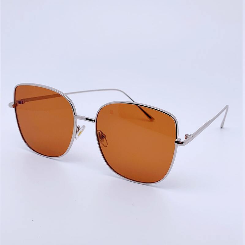 

Square Frame Sunglasses