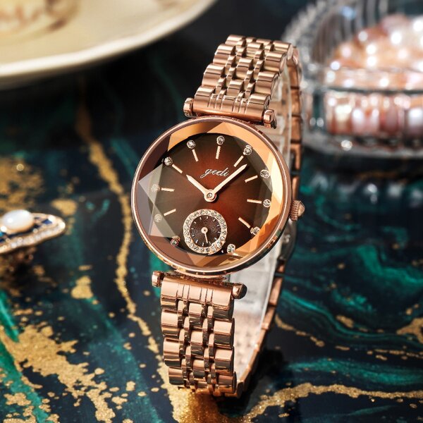 

Rhinestone Decor Round Pointer Quartz Watch
