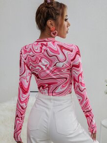 SHEIN Unity Camiseta corta de cuello alto con estampado de mármol, blusas gráficas para mujeres - Multicolor - Ver 2