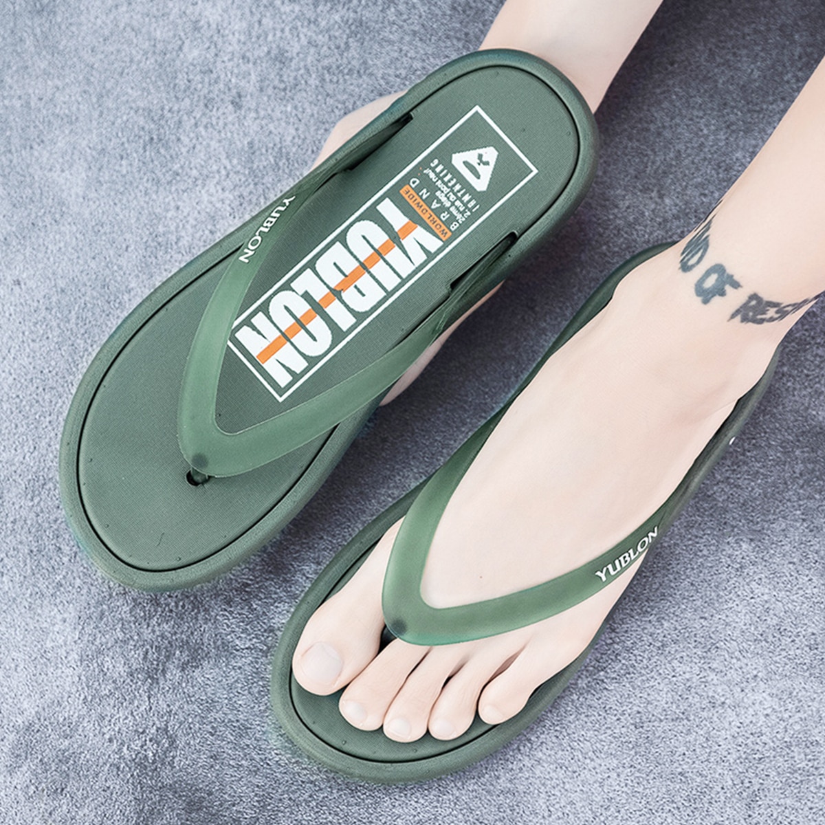 Мужские вьетнамки с текстовым принтом