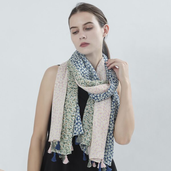 

Floral Print Tassel Decor Scarf, Multicolor