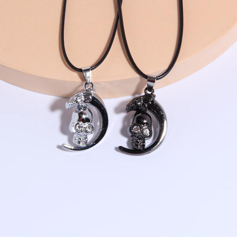 

Guys 2pcs Skull Decor Necklace, Multicolor
