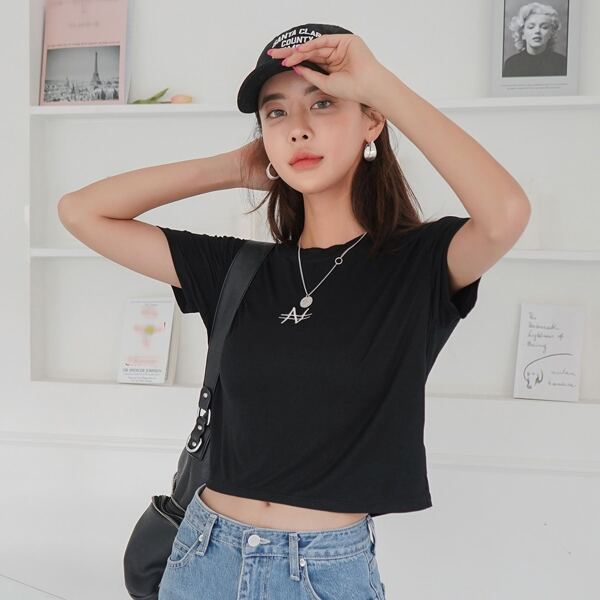 

Round Neck Letter Graphic Crop Tee, Black