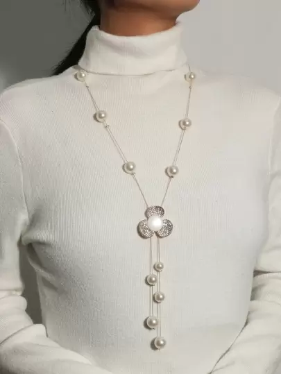 假珍珠和花朵魅力項鍊