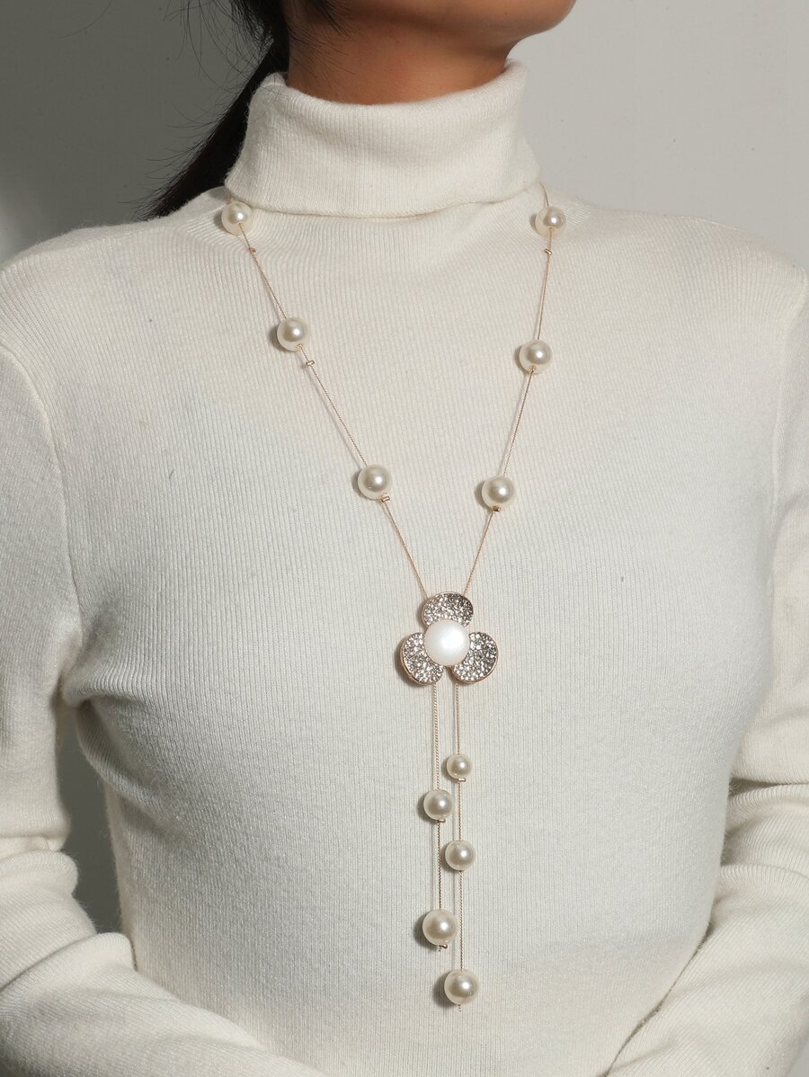 假珍珠和花朵魅力項鍊