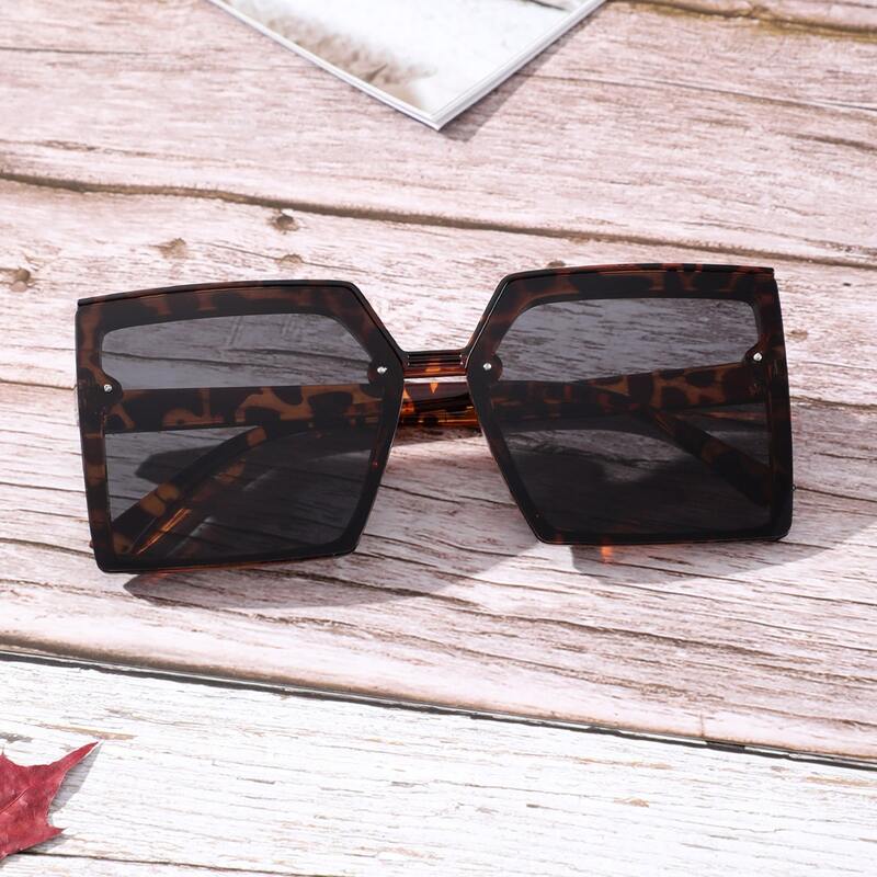

Square Frame Sunglasses
