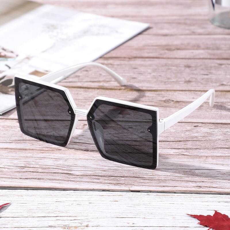 

Square Frame Sunglasses