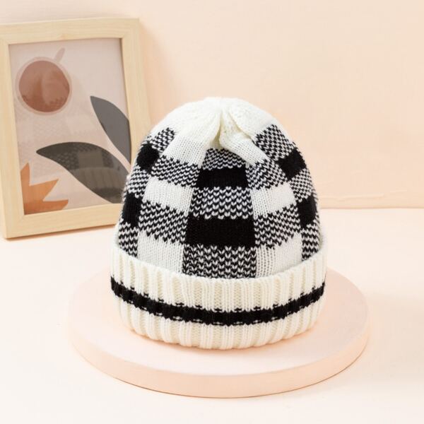 

Two Tone Knitted Hat, Black and white