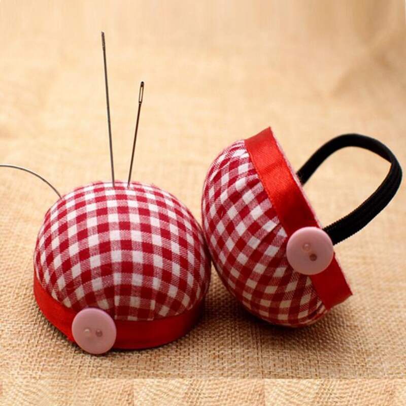 

1pc Gingham Pattern Wrist Pin Cushion, Multicolor