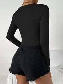 Chiquease Twist Front Rib-Knit Crop Tee Fall Cloth For Women - Black - View 2