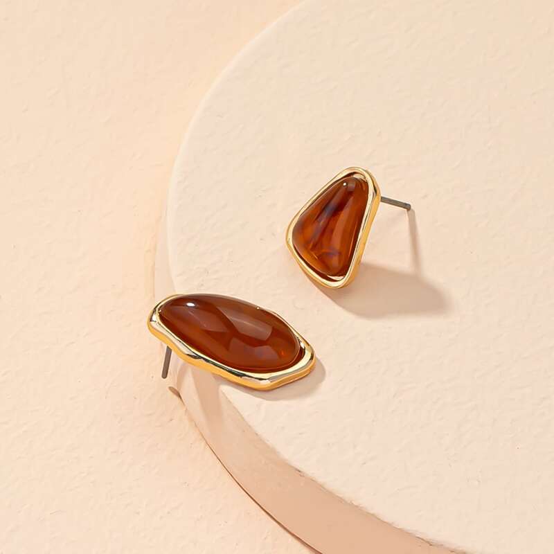 

Stone Design Stud Earrings, Brown