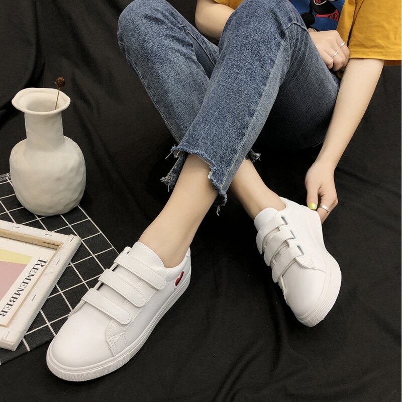 

Heart Pattern Velcro Strap Sneakers, White