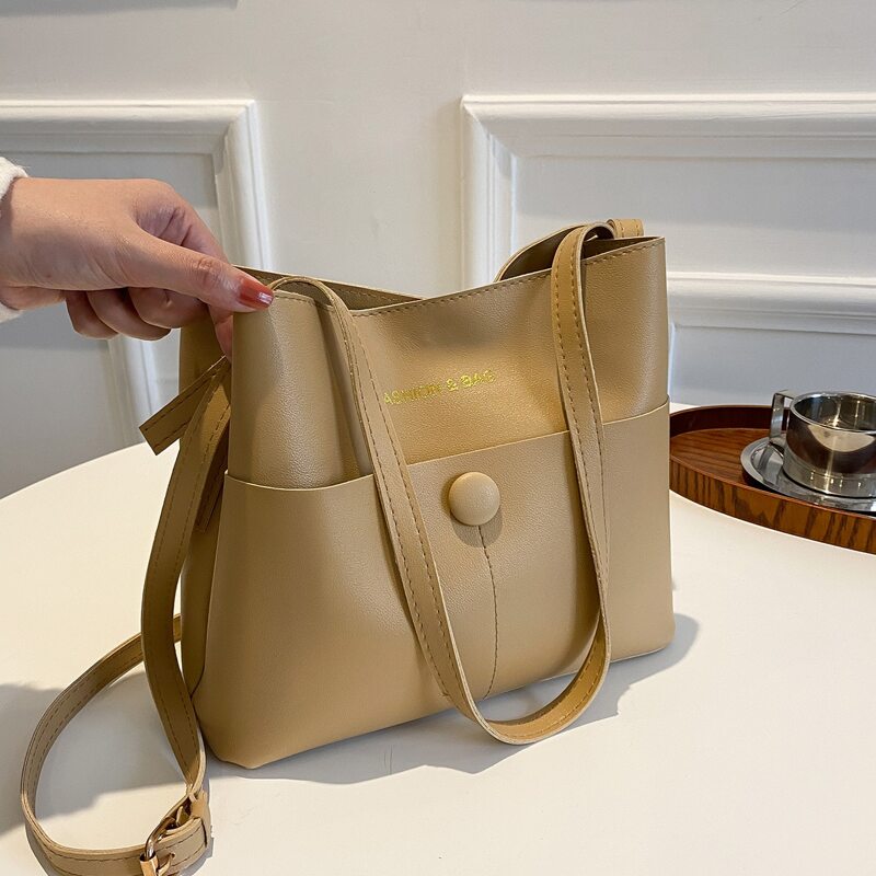 

Minimalist Letter Graphic Bucket Bag, Khaki