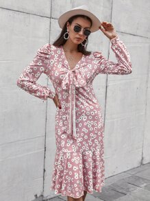 SHEIN Privé Vestido con estampado de margarita con cordón delantero bajo con fruncido de manga farol - Multicolor - Ver 1