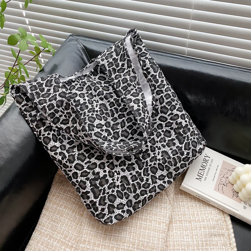 

Leopard Shoulder Tote Bag, Multicolor