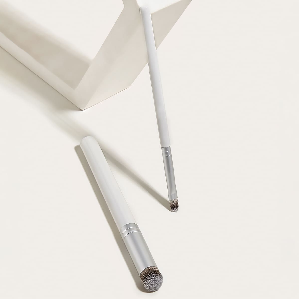 

2pcs Highlight Brush, White