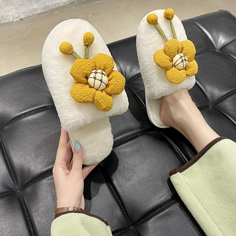 

Flower Decor Slippers, White