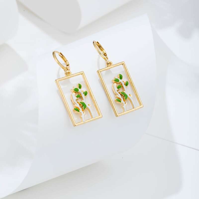 

Plant Decor Earrings, Gold