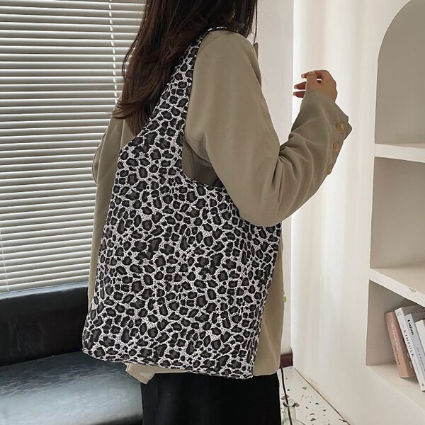 

Leopard Graphic Shopper Bag, Multicolor