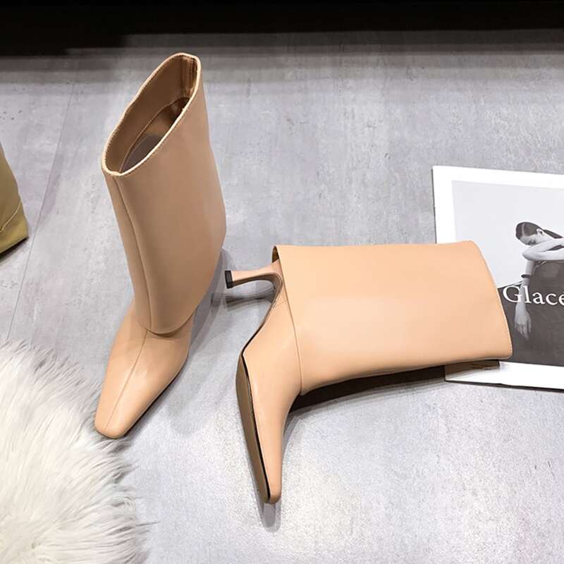 

Minimalist Point Toe Boots, Khaki
