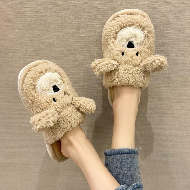 

Bear Graphic Slippers, Coffee brown