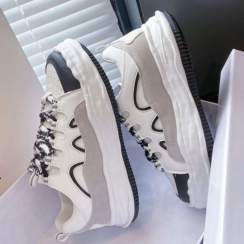 

Colorblock Skate Shoes, Black and white