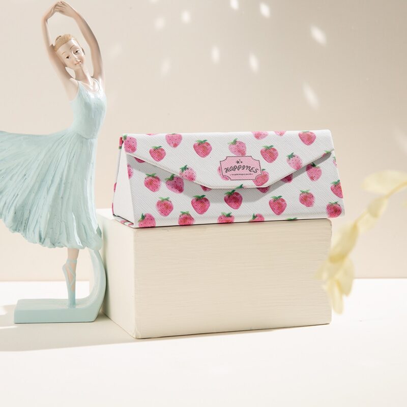 

Strawberry Graphic Glasses Bag, Multicolor